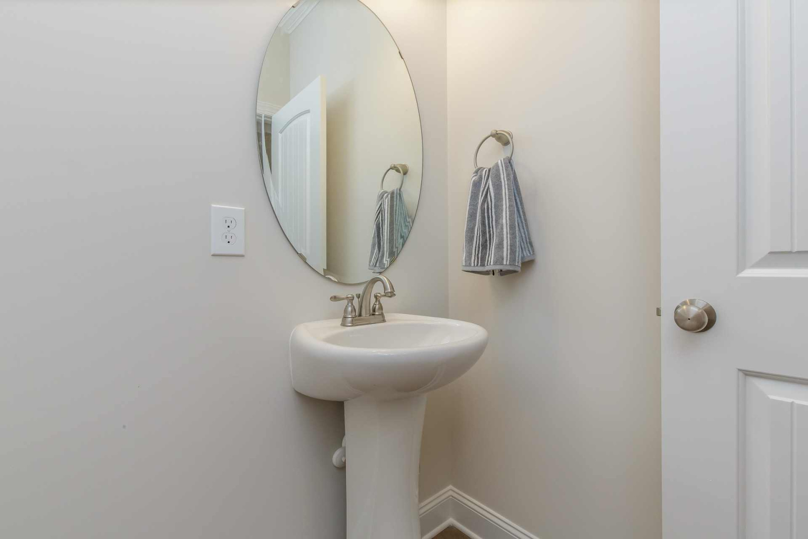 3113 Cullens Drive, Graham, North Carolina 27253, 3 Bedrooms Bedrooms, 7 Rooms Rooms,2 BathroomsBathrooms,Shamrock Valley Single Family,For Sale,Walker Elev 1,Cullens,1,1091